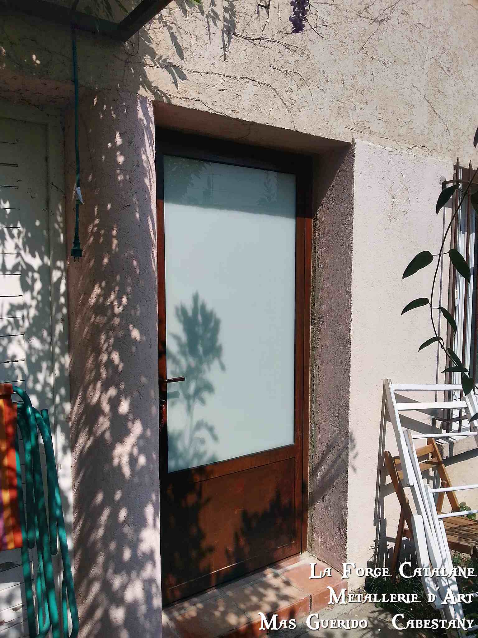 porte entree etanche vitrage opalescent forge catalane.jpg